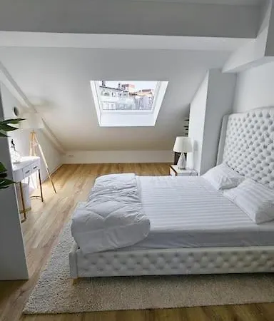 Neubau Stilvolle Dachgeschoss In Mnichov